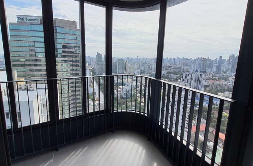 Condominium in New Petchburi 